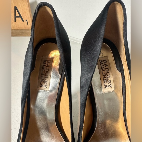 Badgley Mischka Black Satin Peep Toe Heels 7.5M Crystal Embellished Formal Pumps - Picture 4 of 9
